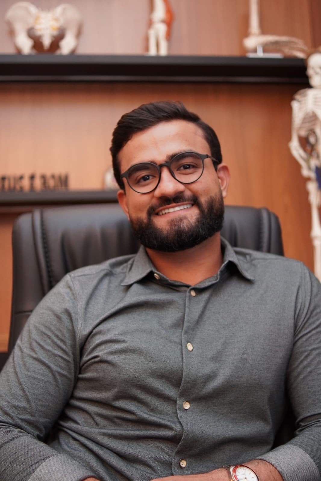 Dr. Samir Mousse em seu consultório em Porto Velho